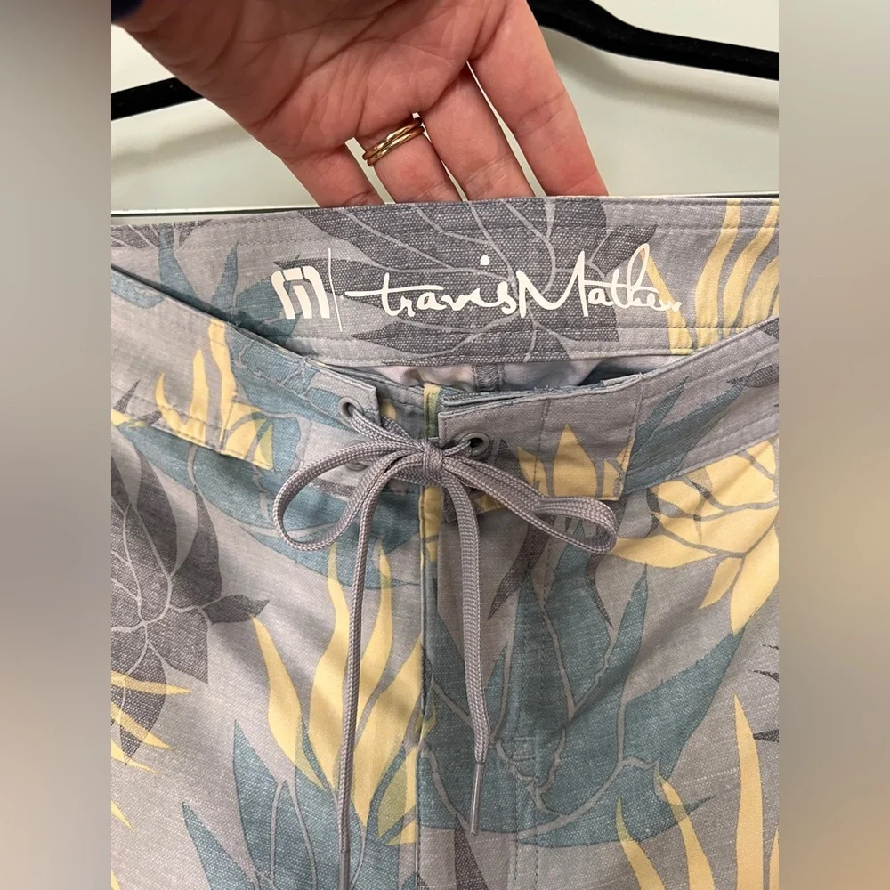 TravisMathew Board Shorts Unlined Swimsuit Swim Trunks‎ Blue Agave Print Size 38